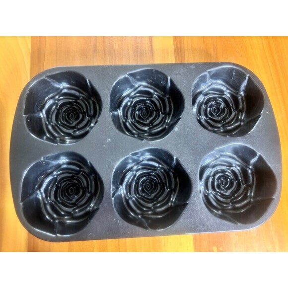 Nordic Ware Rose Bud Pan. 6 Cup Capacity. - Picture 1 of 6